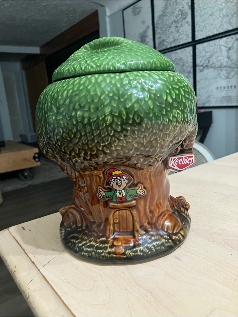 Vintage Keebler Elf In His Tree Cookie Jar